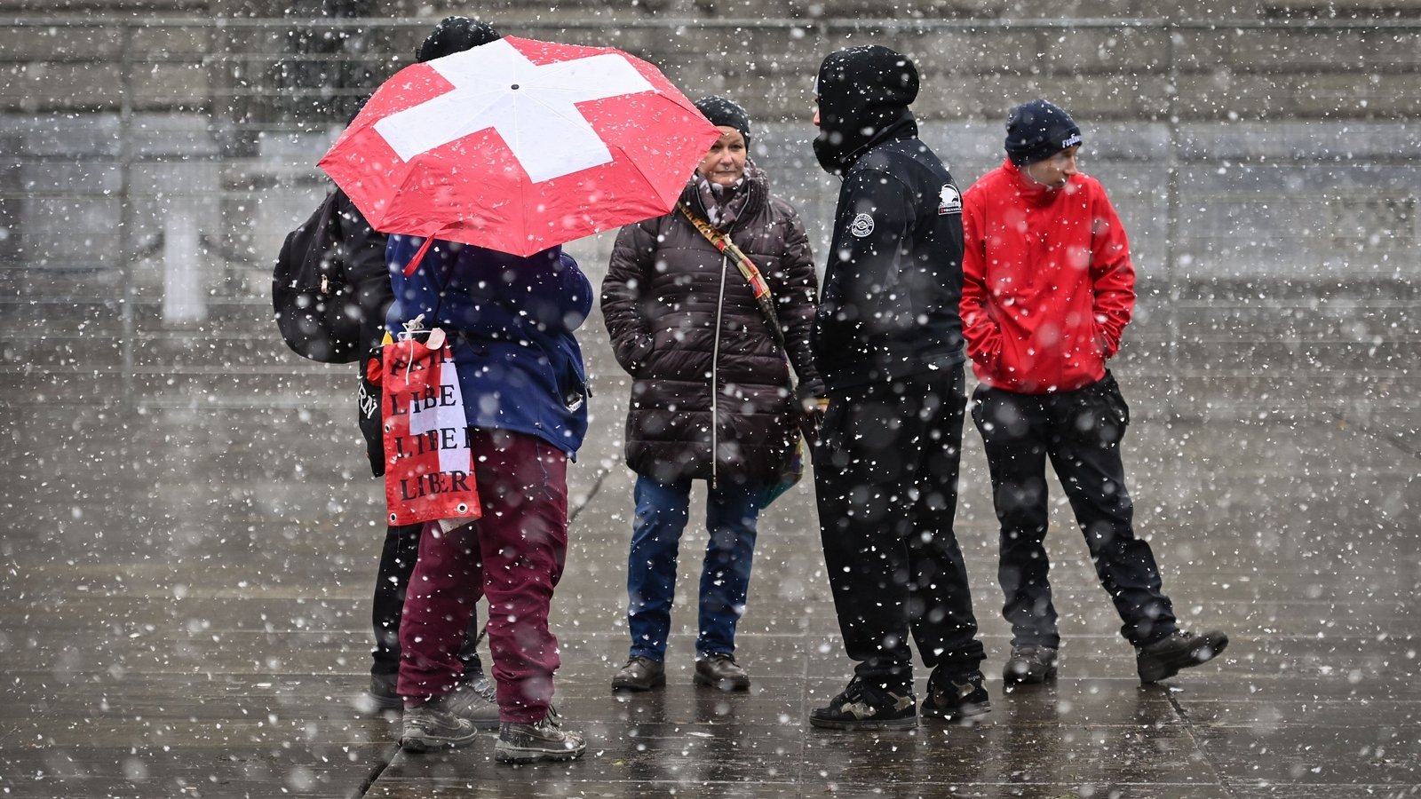 "سويسرا" ترصد أول حالة إصابة محتملة بمتحور أوميكرون