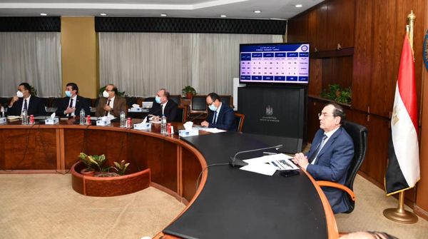 “البترول”: الإسراع في تنفيذ برنامج زيادة عدد محطات تموين السيارات بالغاز