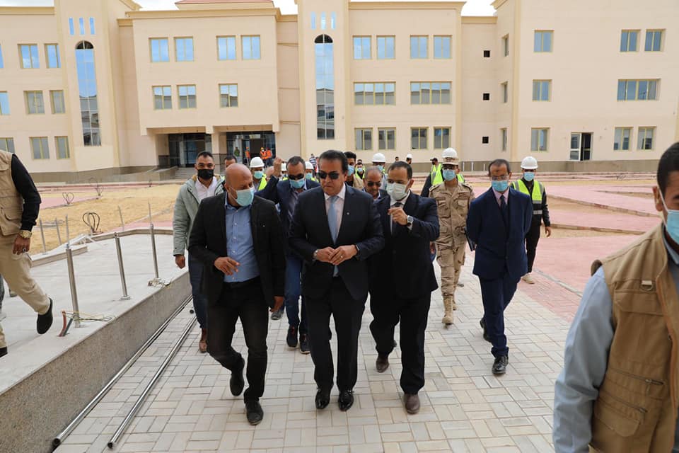 وزير التعليم العالي يتفقد منشآت الجامعة التكنولوجية ببرج العرب
