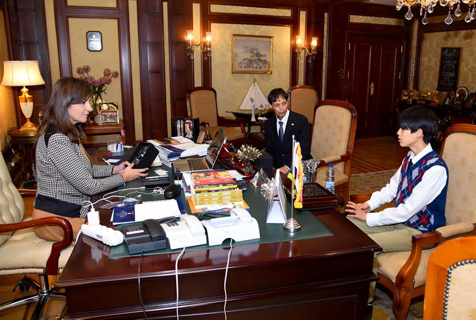 وزيرة الهجرة تلتقي أحد خبراء “مصر تستطيع” ونجله لاستعراض مشاركتهم بـ”اتكلم عربي”