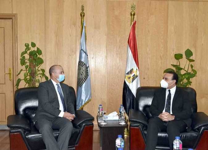 نائب محافظ الأقصر يبحث مع سفير كندا تنفيذ مشروعات التعاون بين الجانبين