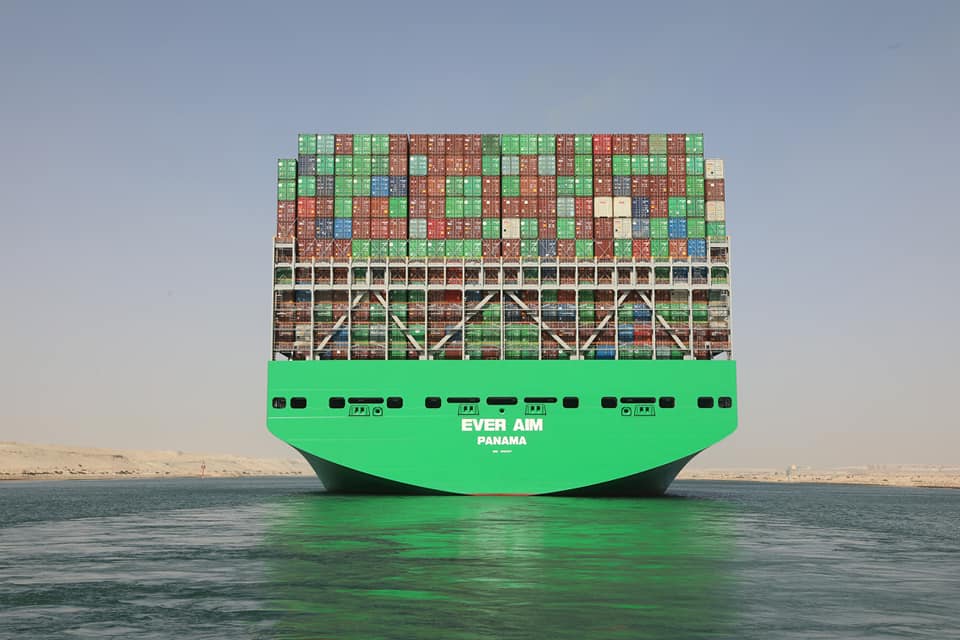 ربيع: " قناة السويس" تستطيع استقبال 100% من أسطول سفن الحاويات عالمياً