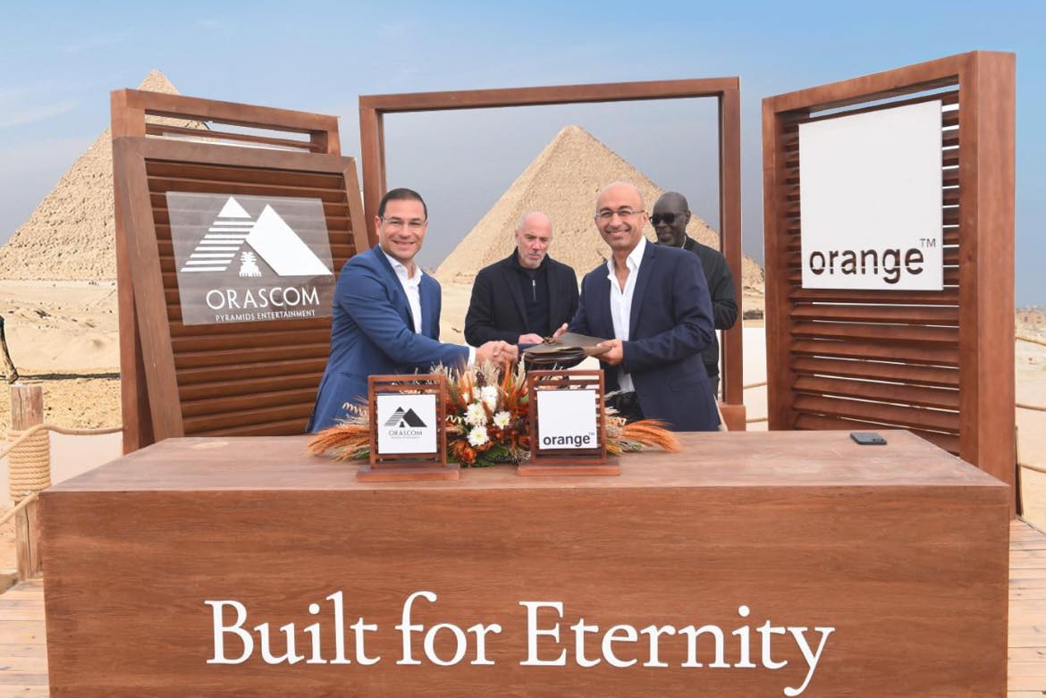 “اورنچ مصر” توقع عقد رعاية لتطوير خدمات الاتصالات للزائرين بمنطقة الأهرامات