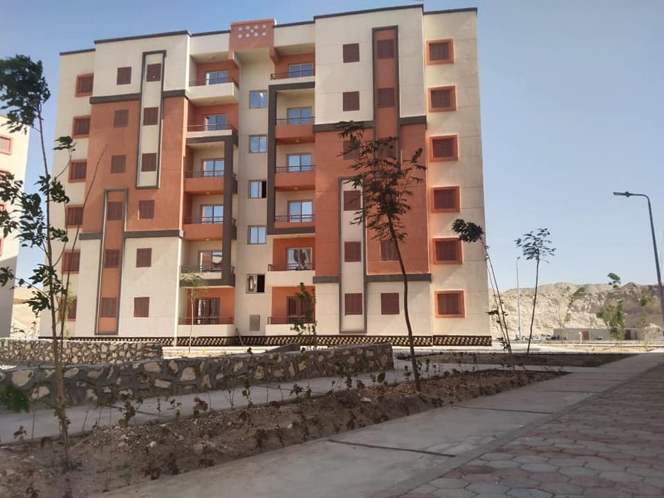 وزير الإسكان: ضخ المياه بعمارات مشروع زهور مايو لتسكين الوحدات