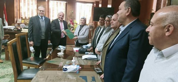 "المصرية لنقل الكهرباء" توقع عقدين بـ165 مليون جنيه لمواجهة زيادة الأحمال