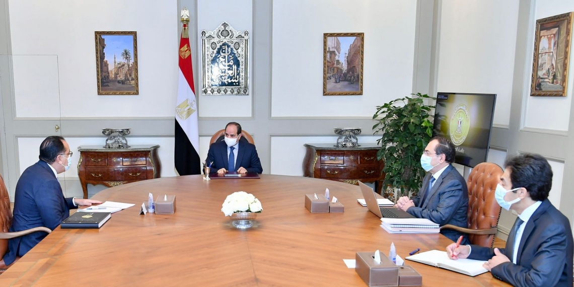 "السيسى" يوجه بمواصلة توصيل الغاز الطبيعى للوحدات السكنية المنزلية