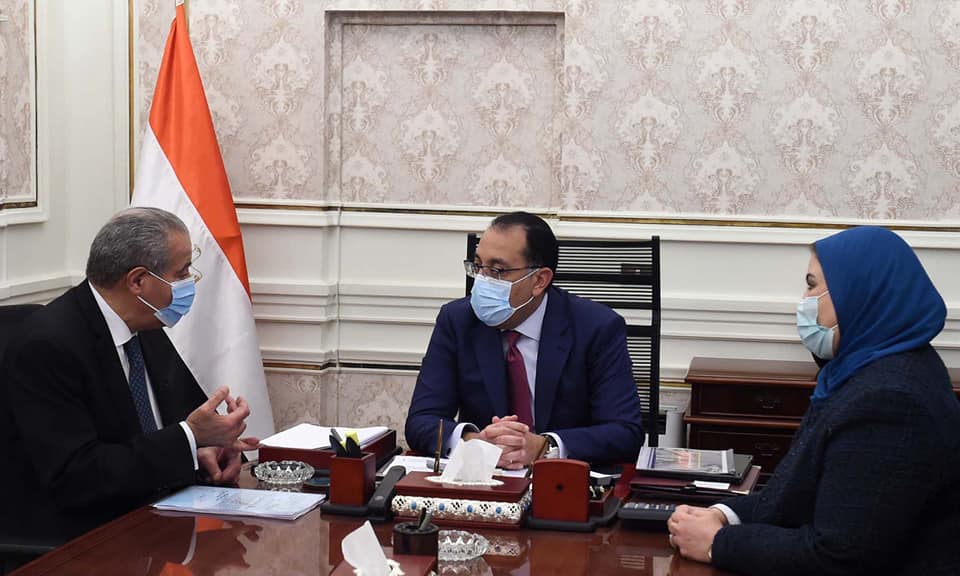 رئيس الوزراء يلتقي وزيري التموين والتضامن لبحث موقف توافر السلع في الأسواق وهيكلة منظومة الدعم