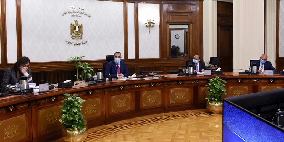 مدبولي يتابع موقف المشروعات الجاري تنفيذها بأسوان وإجراءات التعامل مع تداعيات السيول