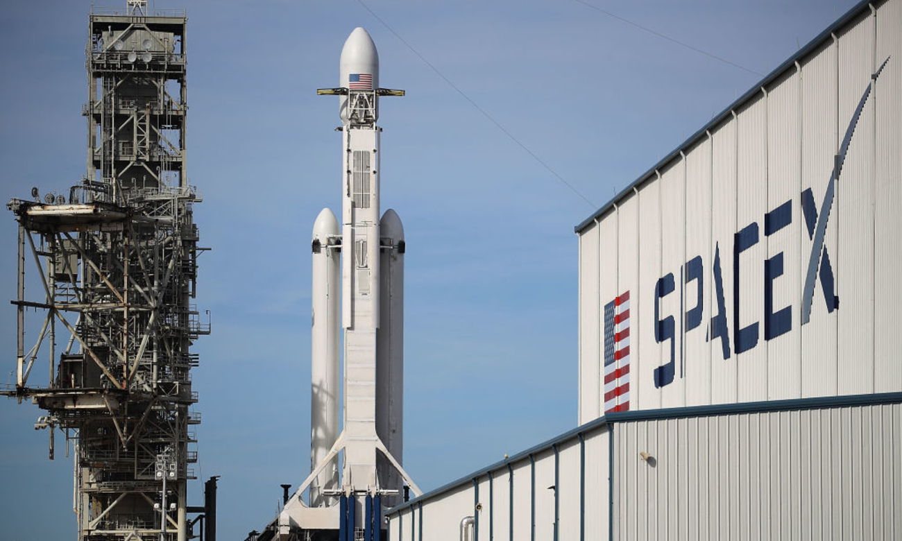 إطلاق 52 قمرًا اصطناعيًا لتزويد الأرض بالإنترنت