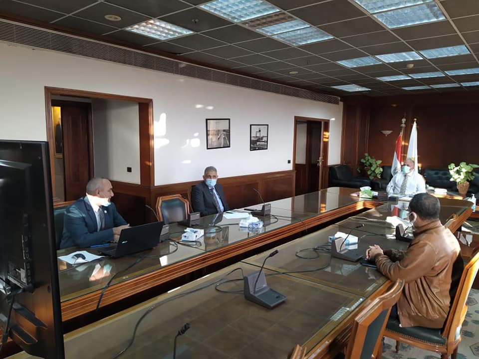 وزير الرى يبحث مع رئيس هيئة الصرف مشروع المياه الجوفية بمنطقة "أبومينا" الأثرية