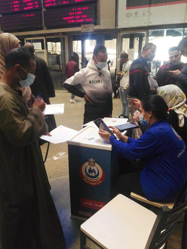 تطعيم 100 ألف مواطن بلقاح "كورونا" بمحطات المترو والقطارات والأسواق التجارية خلال ديسمبر