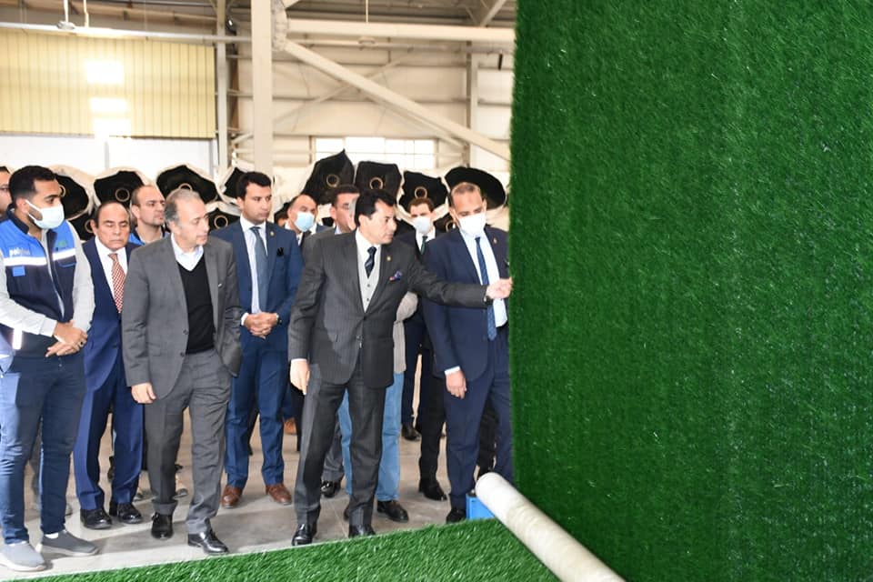 وزير الشباب يؤكد أهمية مصنع النجيل الصناعى فى تعظيم دور الرياضة تجاه الاقتصاد