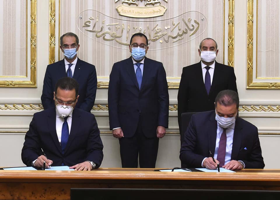 تعاون بين "الاتصالات" و"الأرصاد الجوية" لاستخدام "الذكاء الاصطناعى" فى التنبؤ بحالات الطقس