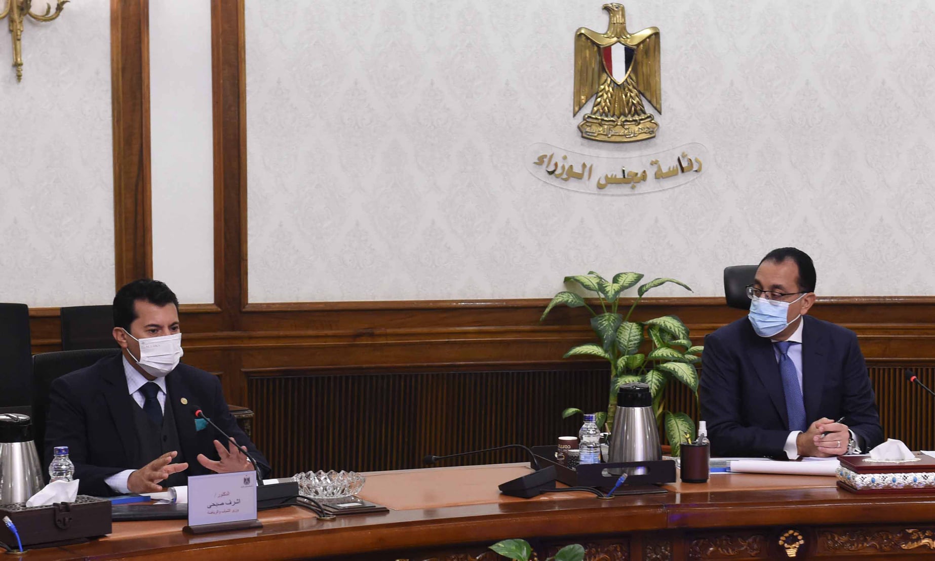 "مدبولى" يستعرض مع وزير الشباب الفرص الاستثمارية المتاحة