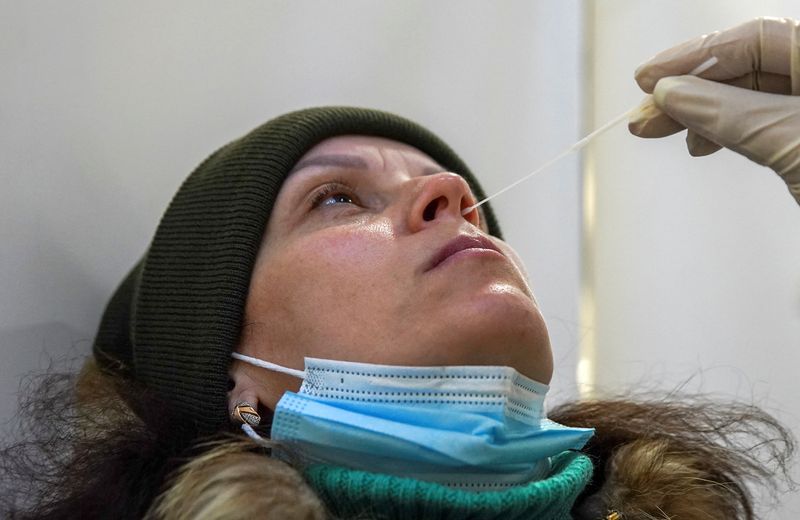روسيا تتأهب لزيادة “كبيرة جدا” في الإصابات بأوميكرون