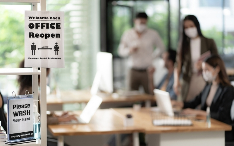 الموظفين ؛ المكاتب ؛ فيروس كورونا