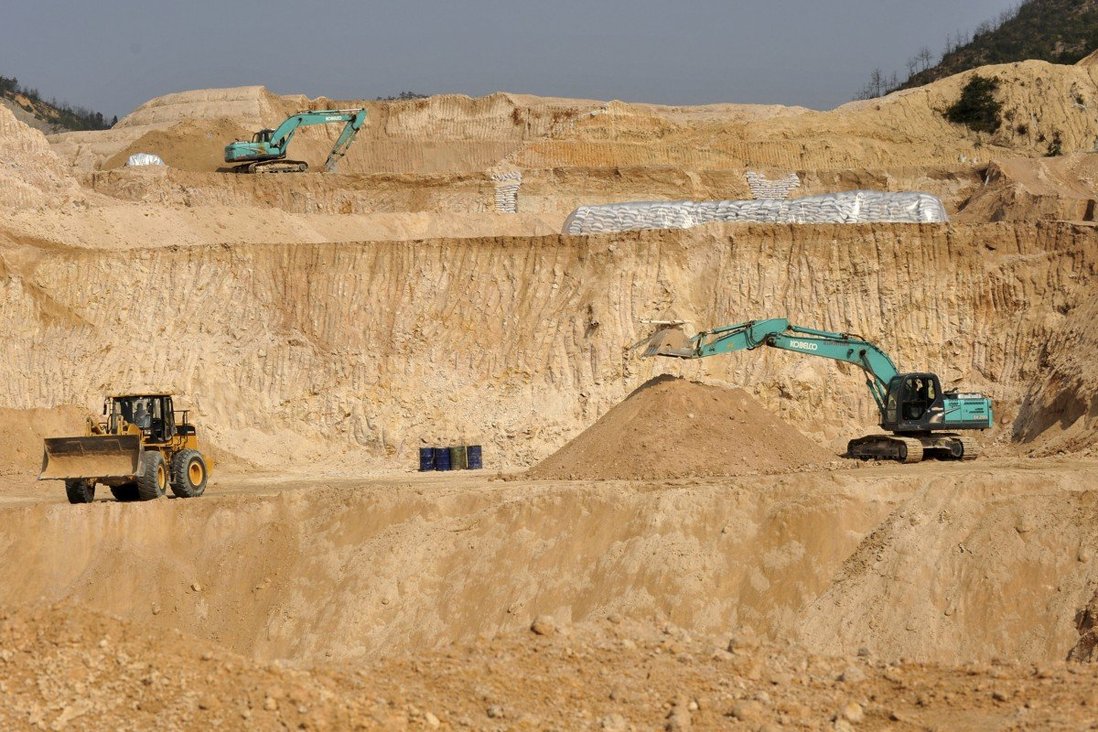 تراجع سهم شركة صينية للمعادن الأرضية النادرة 17% مع طرحه في هونج كونج