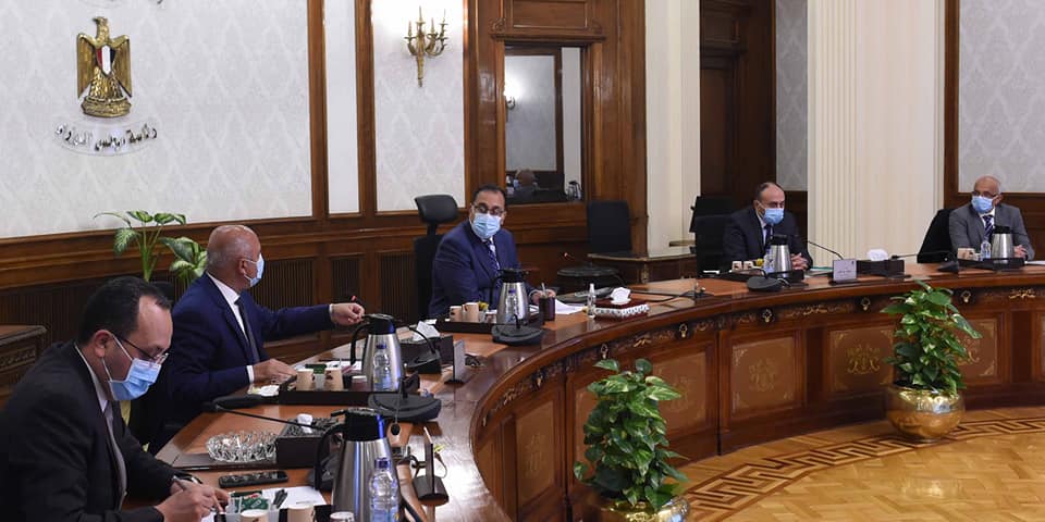 رئيس الوزراء: مشروعات الطرق وشبكة القطارات الكهربائية تساهم فى تحقيق التنمية الشاملة