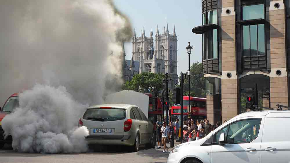 "لندن" تدرس فرض رسوم على السيارات الملوثة للبيئة