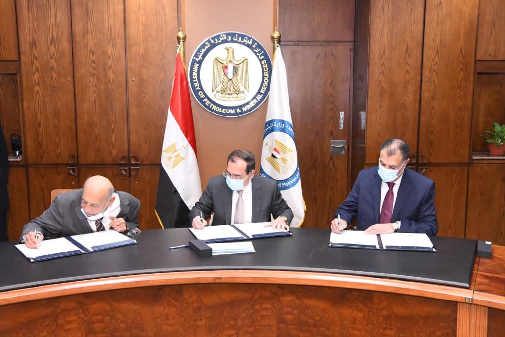 "مصر" توقع اتفاقيتين للتنقيب عن البترول باستثمارات 506 ملايين دولار