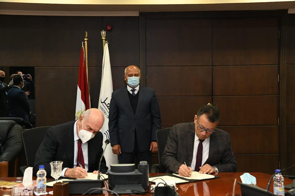 مذكرة تفاهم بين "السكة الحديد" و"المافيفا" الإيطالية لنقل التكنولوجيا الحديثة