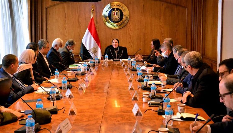 وزيرة التجارة: دراسة متكاملة للارتقاء بصناعة السجاد وزيادة قدرته التنافسية