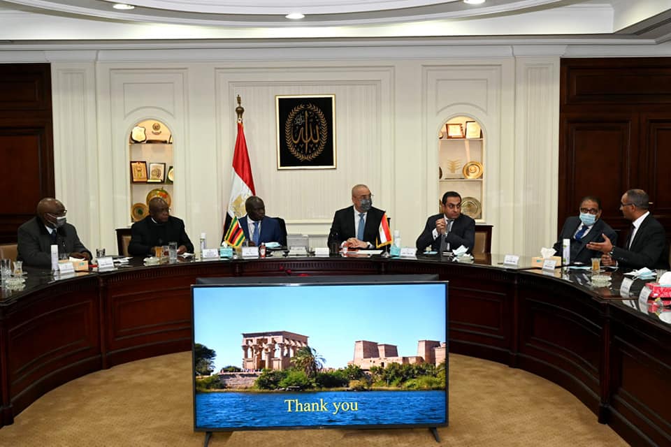 وزير الإسكان: مستعدون لنقل خبراتنا الواسعة فى مجال التنمية العمرانية لزيمبابوى