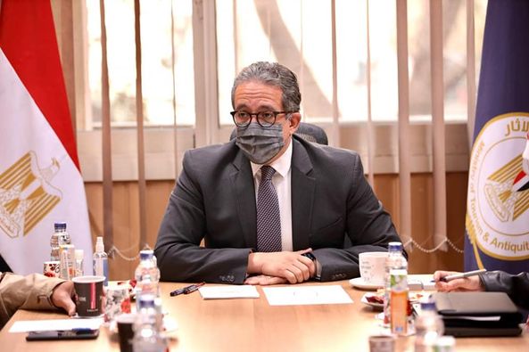 "العنانى" يتابع الموقف التنفيذى لتشغيل الخدمات وفرص الاستثمار بالمتحف الكبير