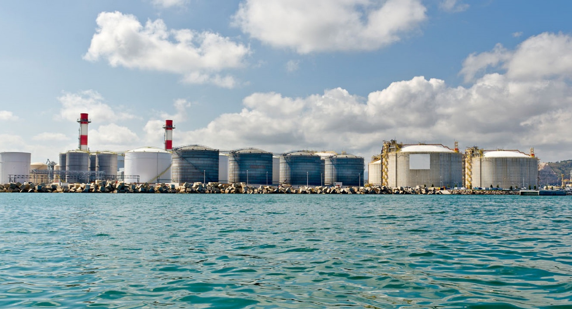 "المغرب" يسعى لاستيراد الغاز الطبيعى المسال عبر "إسبانيا"