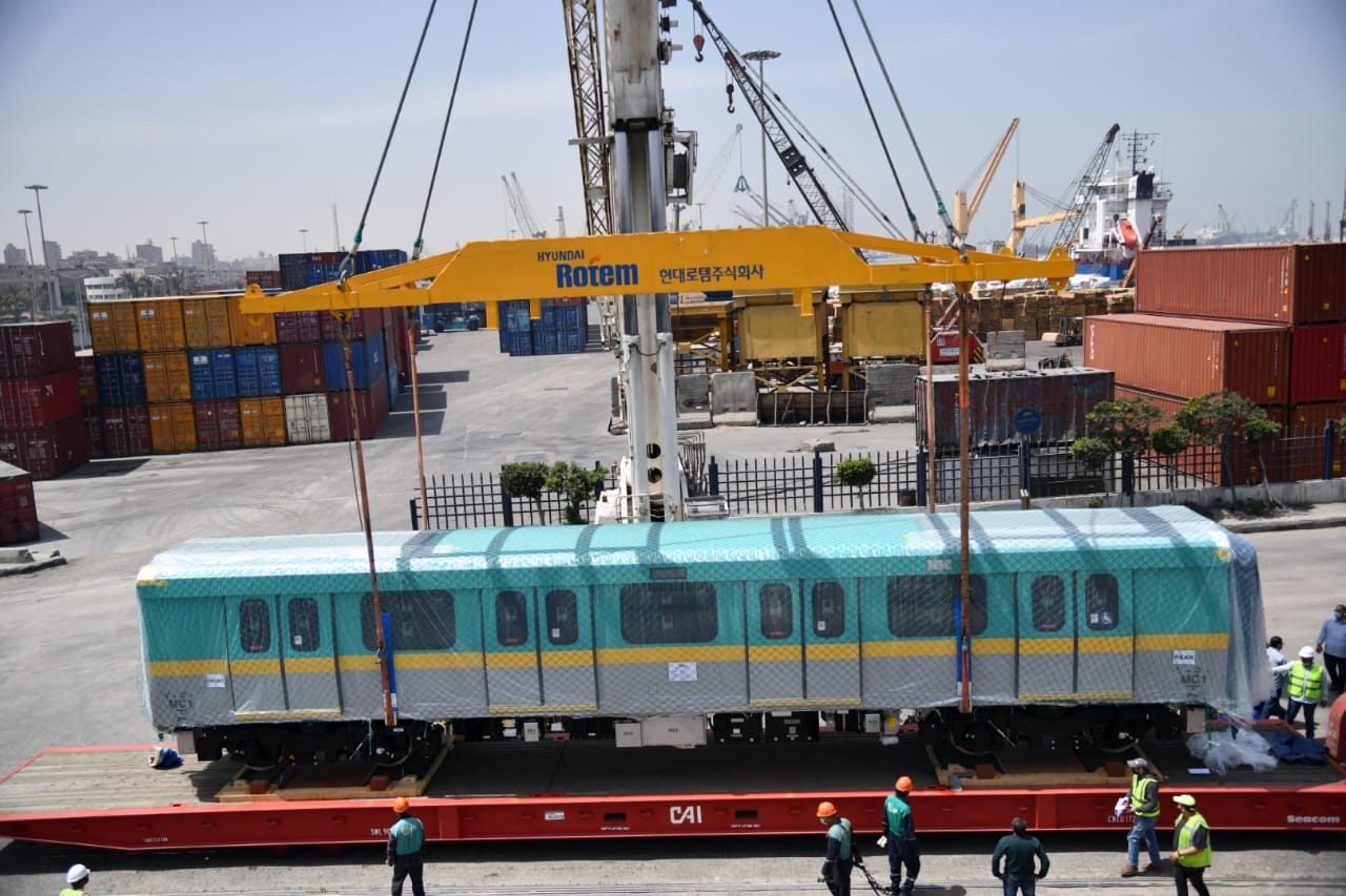 "ميناء الإسكندرية" يستقبل قطار مترو جديد من "روتيم الكورية" نهاية الأسبوع الحالى