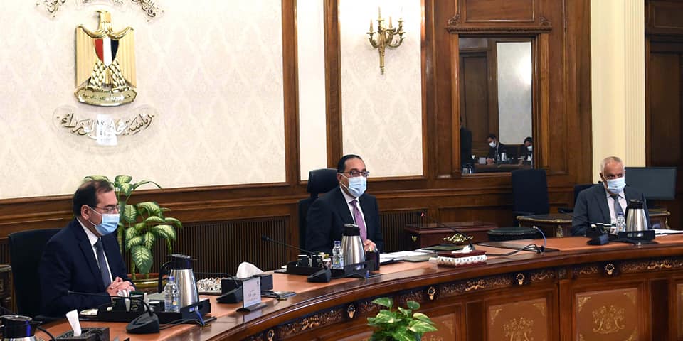 "رئيس الوزراء": الدولة تعمل على توافر المواد الخام لتصنيع "المواسير"