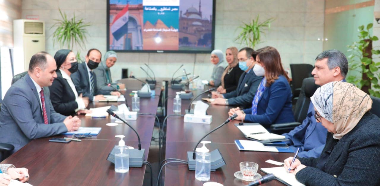 وزيرتا البيئة والهجرة تعقدان اجتماعا تنسيقيا استعدادا لمؤتمر “مصر تستطيع بالصناعة”
