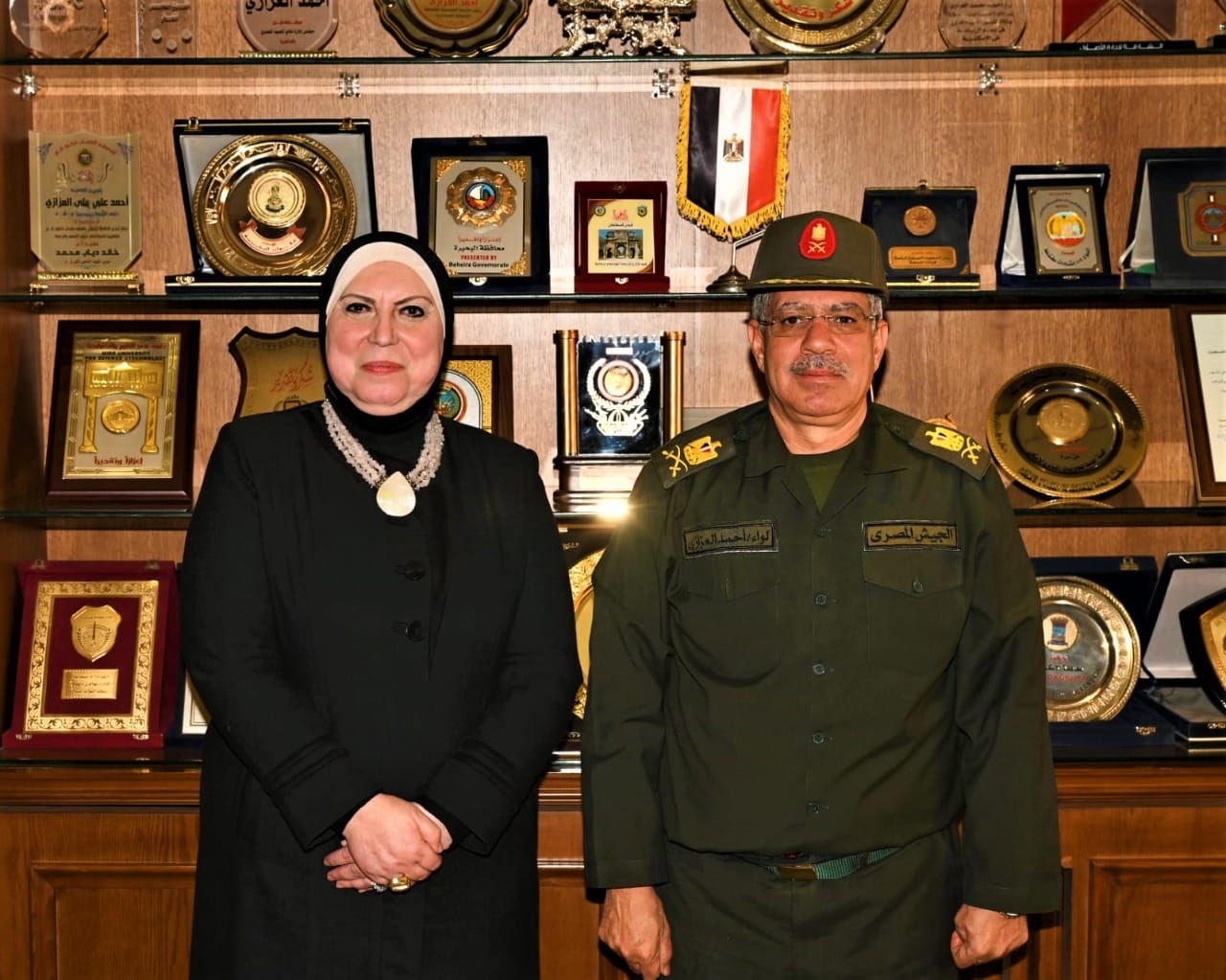 وزيرة الصناعة تبحث مع نائب رئيس الهيئة الهندسية مخطط انشاء منطقة صناعية بمشروع مشارف