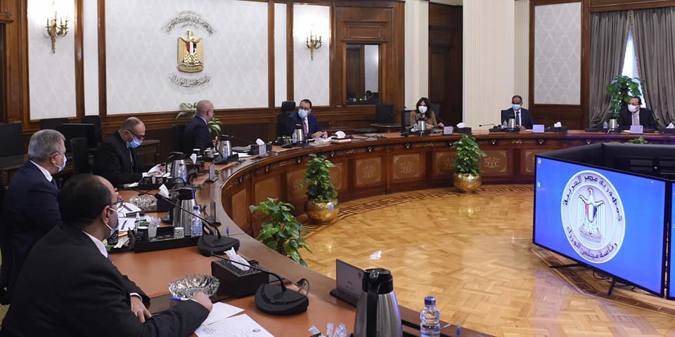 رئيس الوزراء يتابع الموقف التنفيذى لمشروعات المرافق التى تنفذها وزارة الإسكان