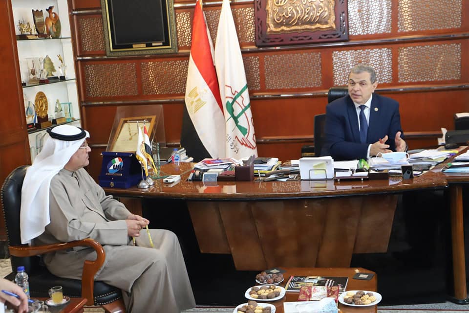 وزير القوى العاملة يبحث مع سفارة الكويت تسهيل تنقل العمالة بين الدولتين