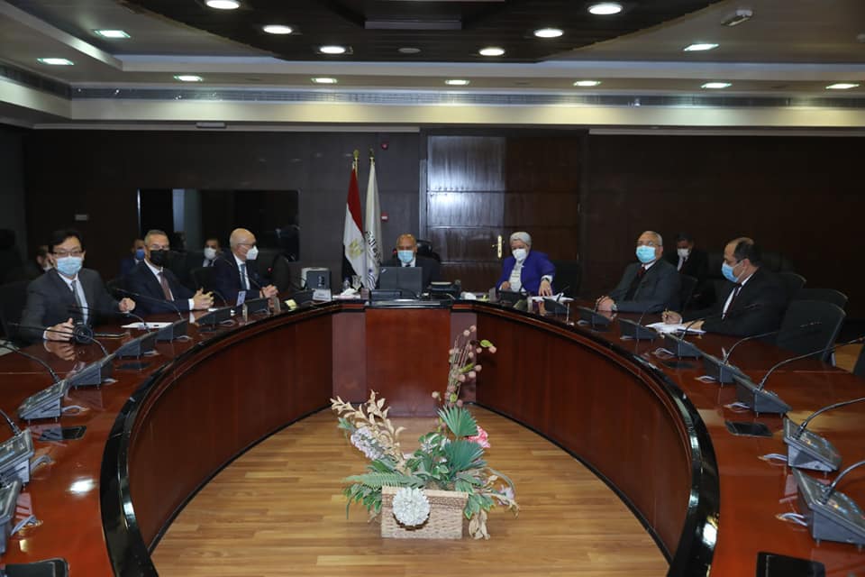 «النقل» و«هاتشيسون» الصينية تبحثان تفعيل اتفاق تشغيل محطتى الحاويات بالدخيلة والسخنة