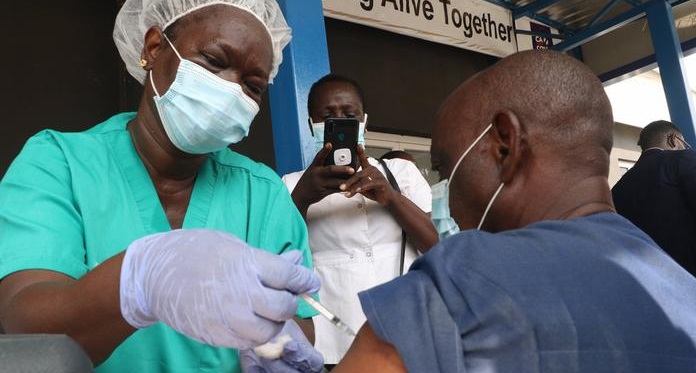 المراكز الإفريقية: تحصين 12.13% من سكان القارة بلقاحات كورونا وتسجيل 11.6 مليون إصابة