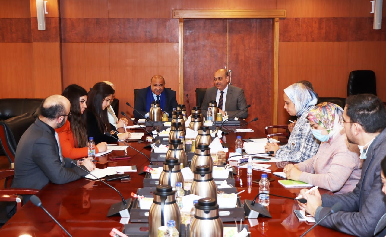 تنسيق الجهود بين “التنمية الصناعية “و “التجارة الداخلية” لتحقيق الربط الاستثماري بين المناطق الصناعية والتجارية