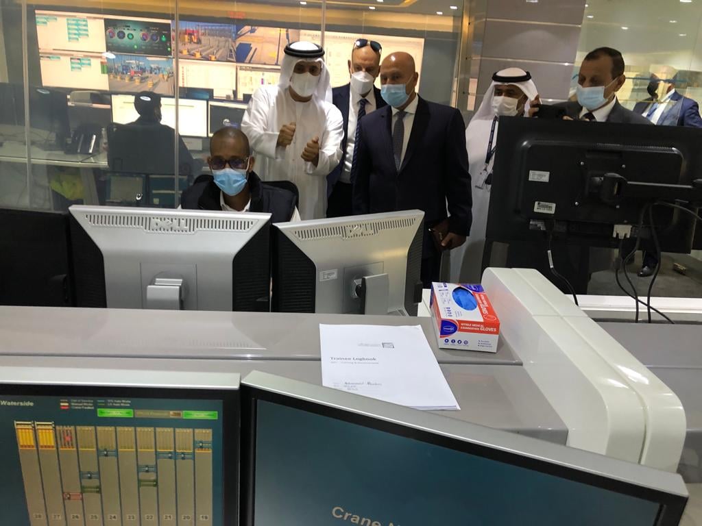 "وزير النقل" يبحث زيادة استثمارات "موانئ أبو ظبى" فى مصر