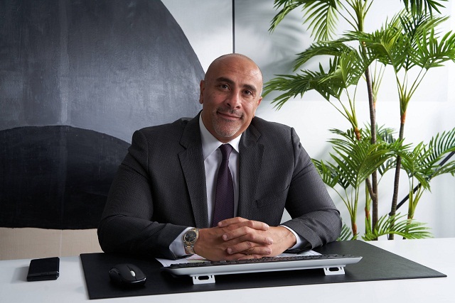 مصطفى صلاح الرئيس التنفيذى للقطاع التجارى بشركة سكاى أبوظبى للتطوير العقارى