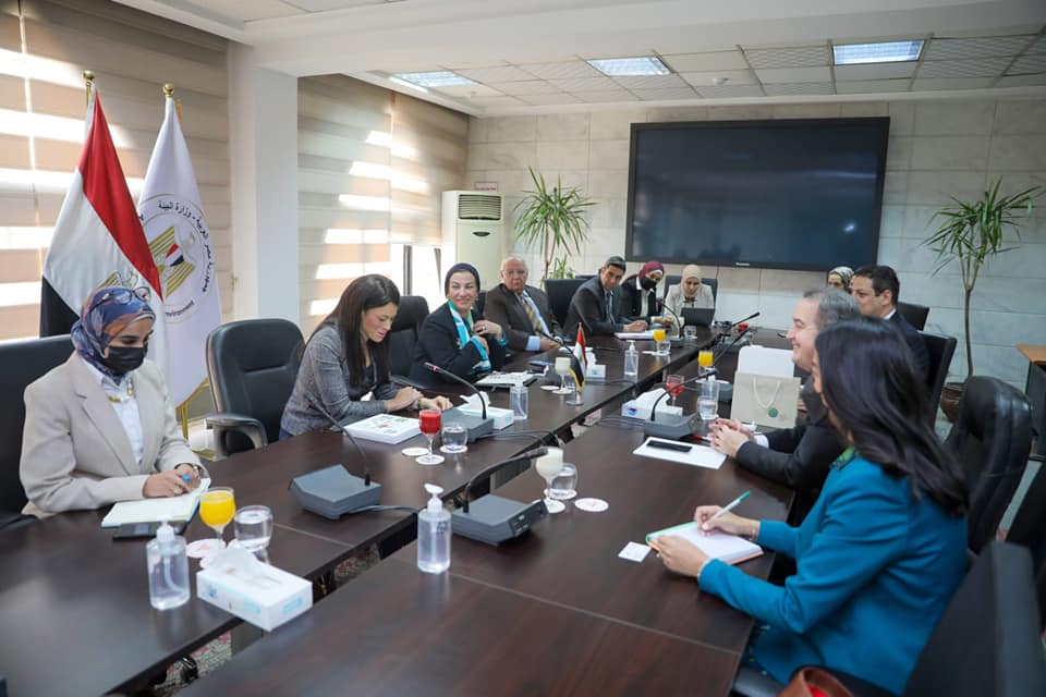 مصر تبحث مع "صندوق المناخ الأخضر" تمويل 6 مشروعات للتصدى للتغيرات المناخية