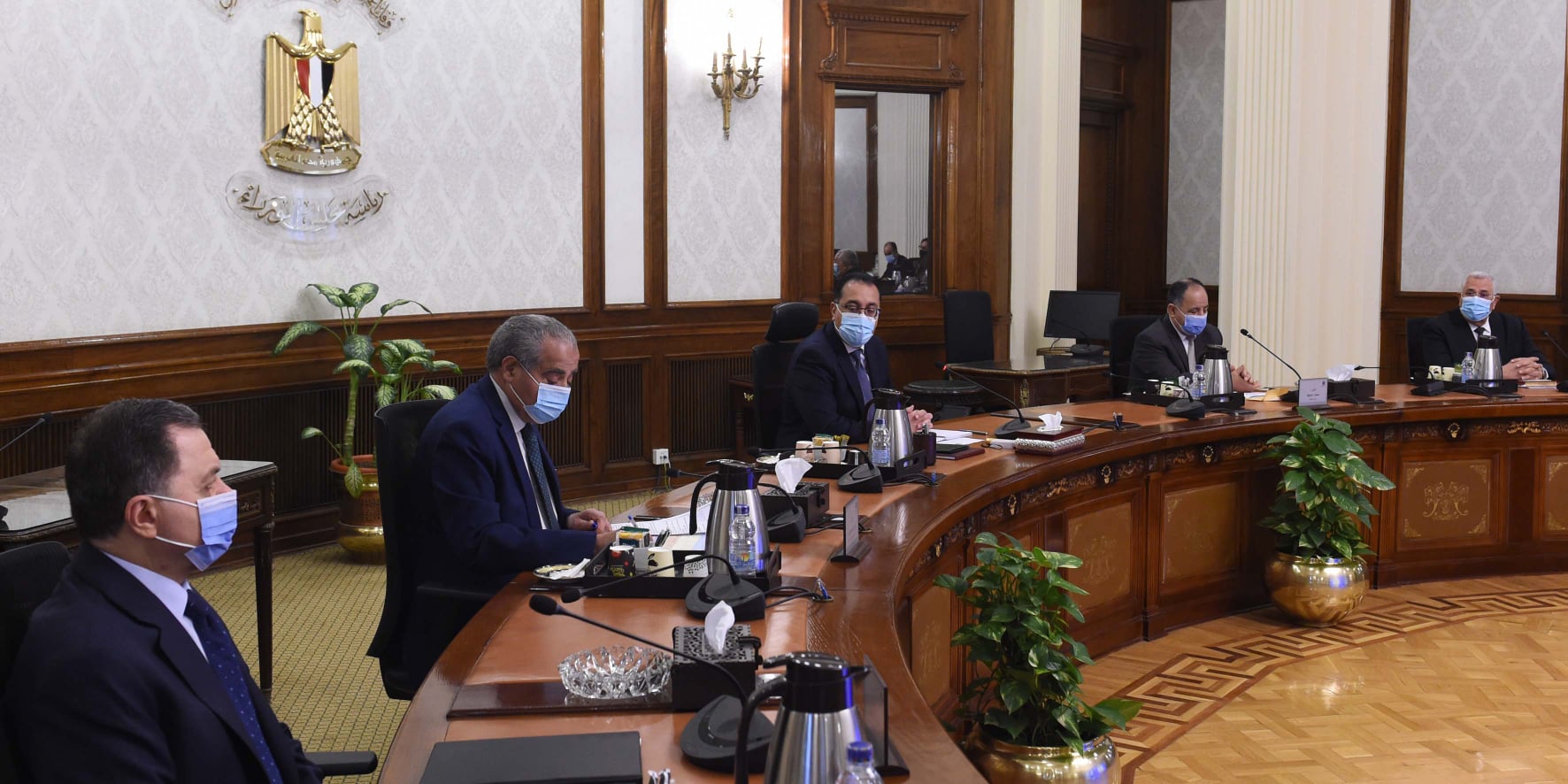 رئيس الوزراء: لن نسمح لبعض التجار الجشعين بتخزين وإخفاء السلع