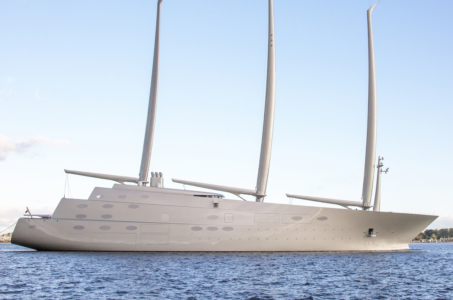 إيطاليا تصادر يختًا مملوكًا للملياردير الروسى "ميلينشينكو"