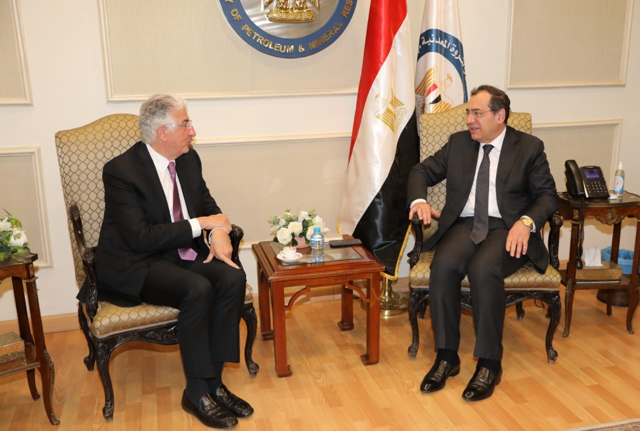 "وزير البترول" يبحث مع "الدولية الإسلامية لتمويل التجارة" برامج العمل السنوى