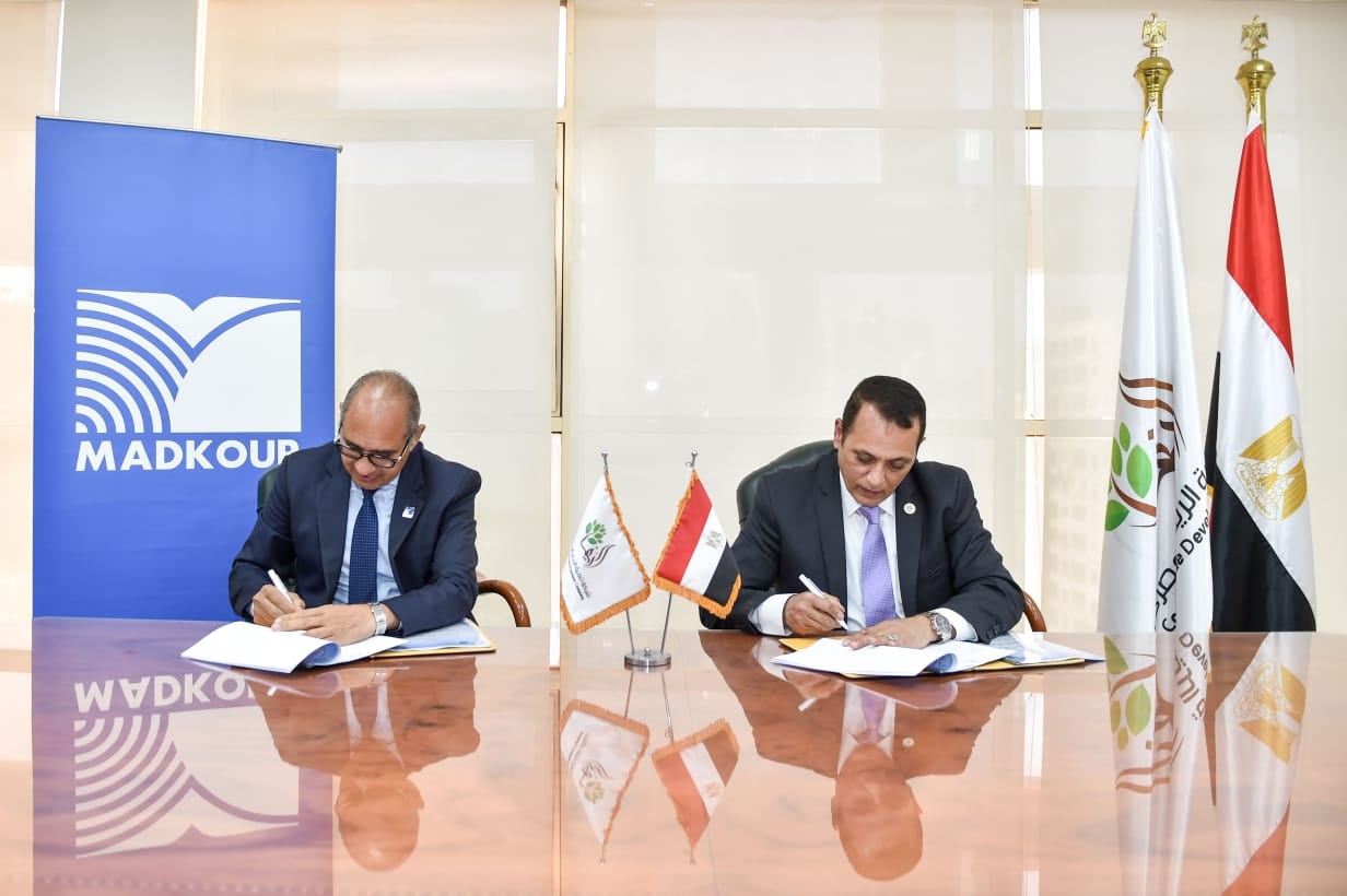 "الريف المصرى" تتعاقد على مد وتنفيذ شبكات الكهرباء لأراضى الـ1.5 مليون فدان