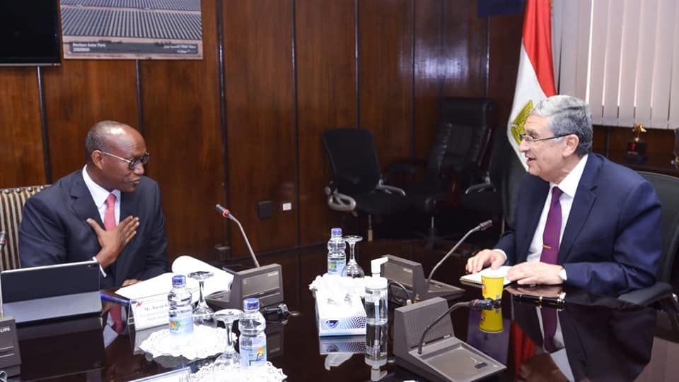 «التنمية الأفريقى» يسعى لزيادة تمويلات مشروعات الطاقة المتجددة والهيدروجين بمصر