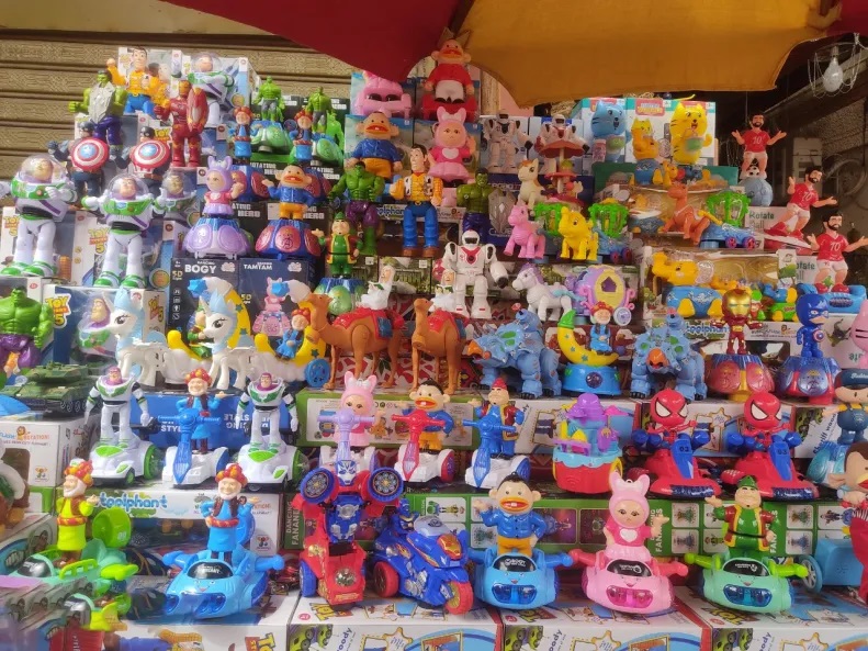 "بوجى وطمطم" و"فنانيس" الفوانيس الأكثر طلبًا هذا العام