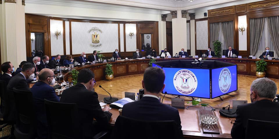 رئيس الوزراء يبحث مع ممثلى 16 شركة ألمانية مجالات الاستثمار فى مصر