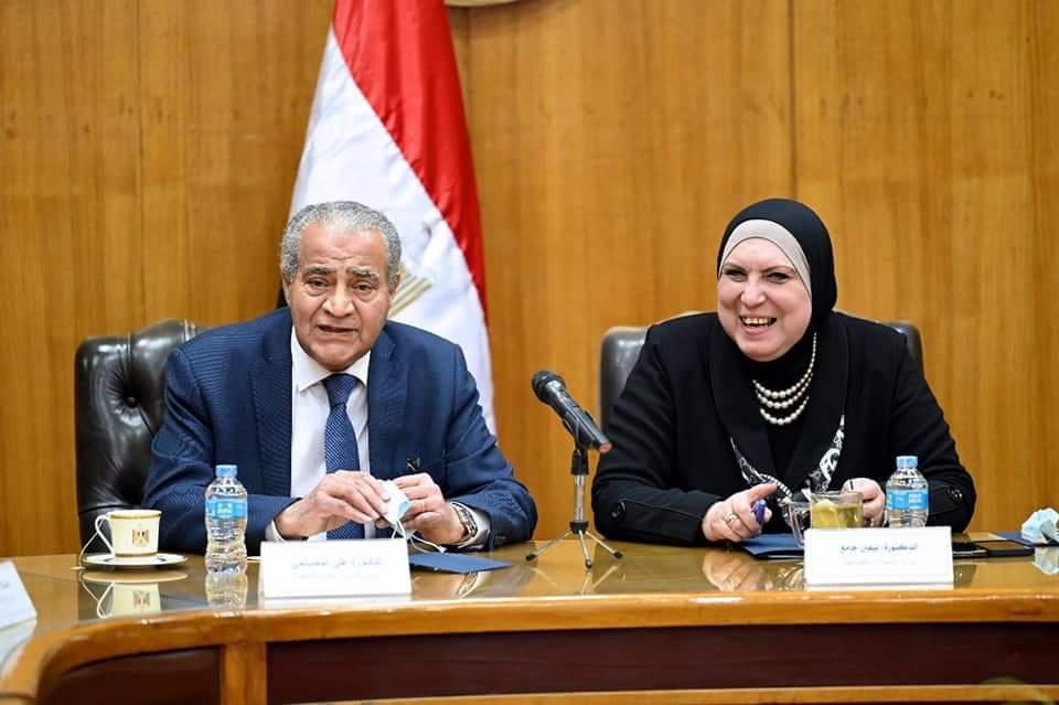 وزيرا “الصناعة والتموين”: التزام الغرف التجارية والصناعية بالحفاظ على وفرة معروض السلع واستقرار الأسعار