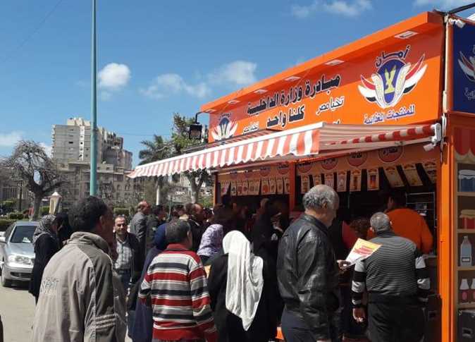 الحكومة تنفى طرح بضائع المخالفات التموينية للبيع داخل منافذ "أمان" التابعة للداخلية